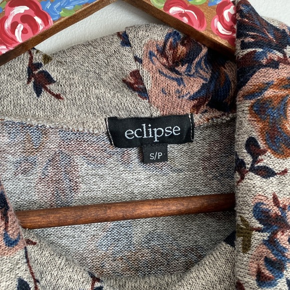 Eclipse small grey and floral women’s long sleeve top/blouse. - Picture 2 of 12